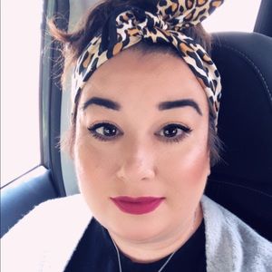 Meet your Posher, Holly